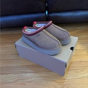 Ugg platform Slippers Size 8